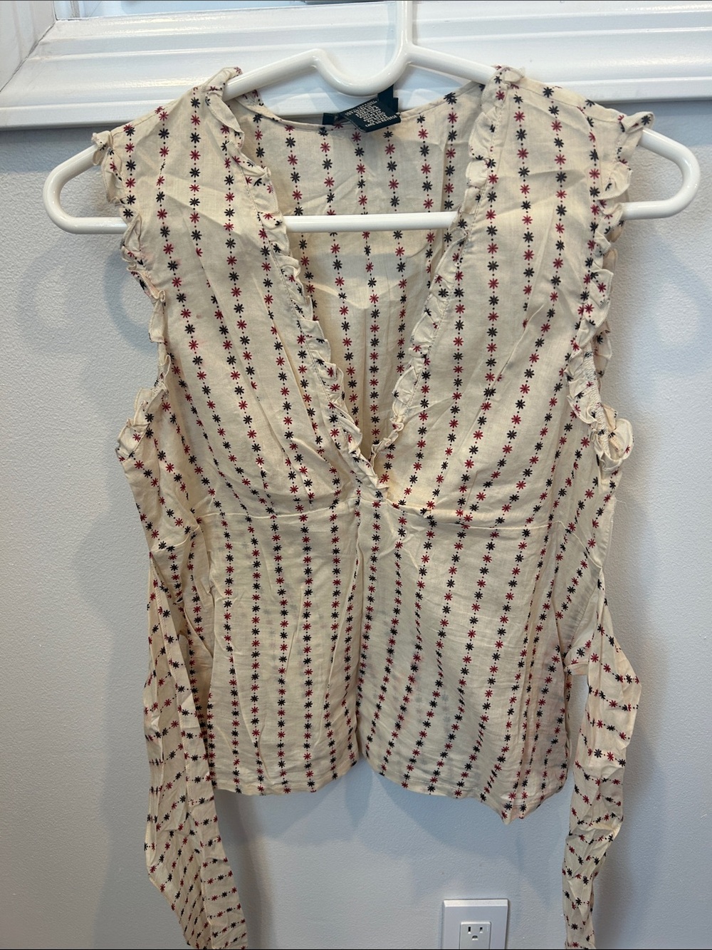 BCBGMaxAzria Cream Sleeveless V-Neck Floral Stripe Tie Top